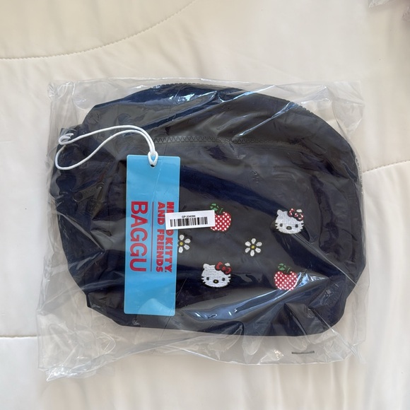 BAGGU • Embroidered Hello Kitty Apple Fanny Pack - Picture 5 of 6